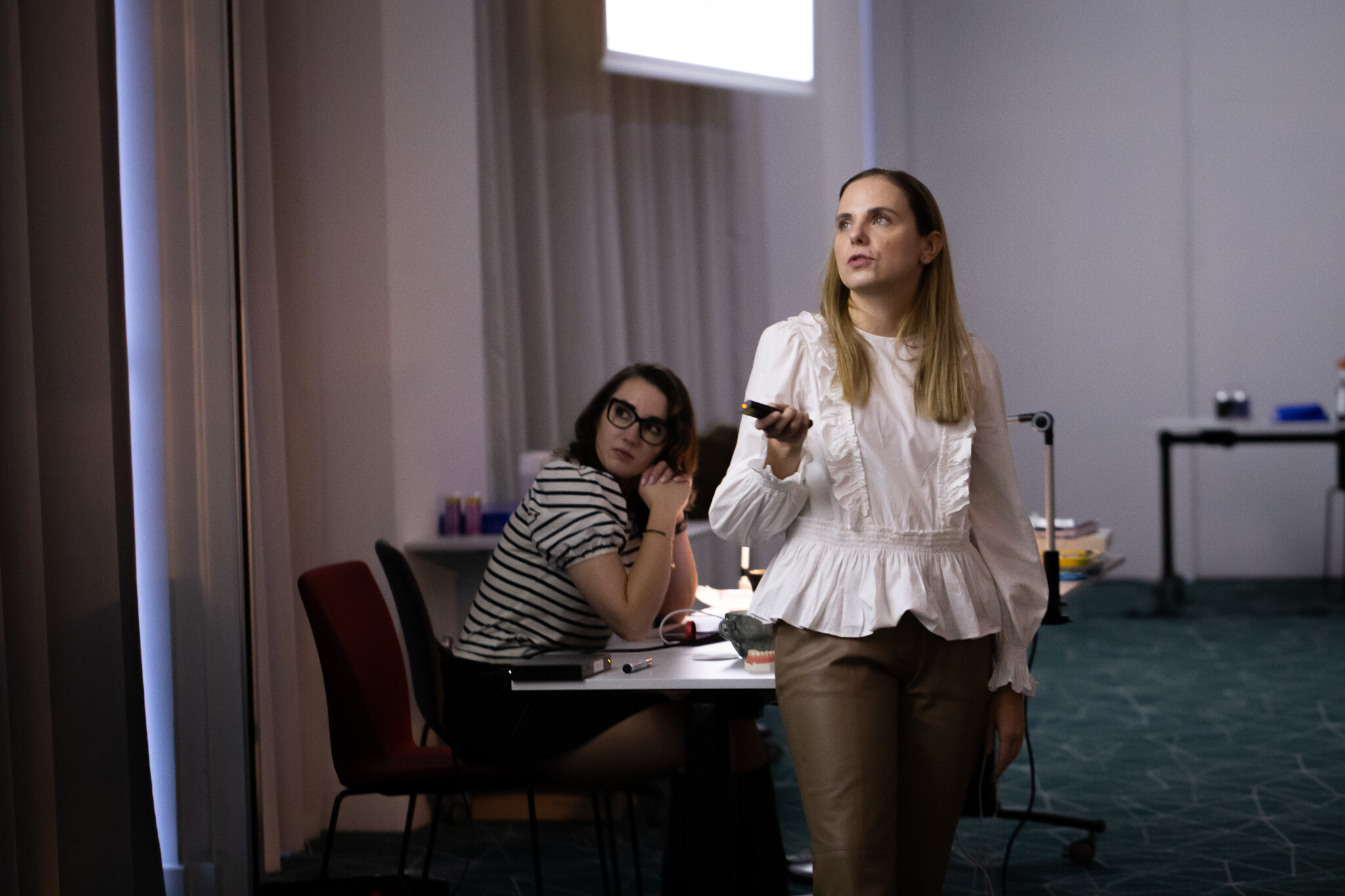 lek. dent. Marta Łabuś-Pilaszek prowadzi wykład podczas kursu z MIH