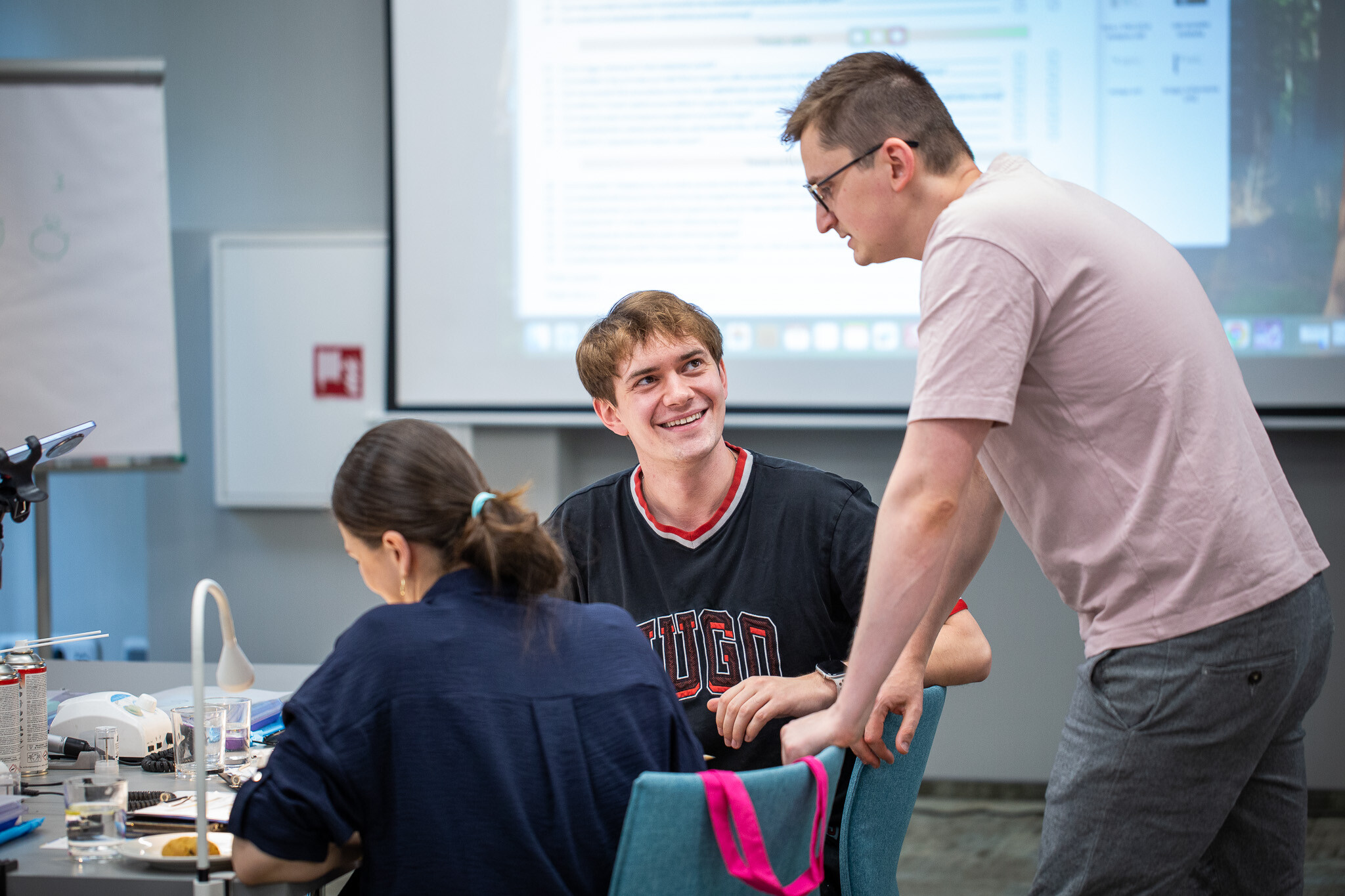 lek. dent. Bartłomiej Załęski z kursantami podczas kursu z kompleksowego planowania leczenia