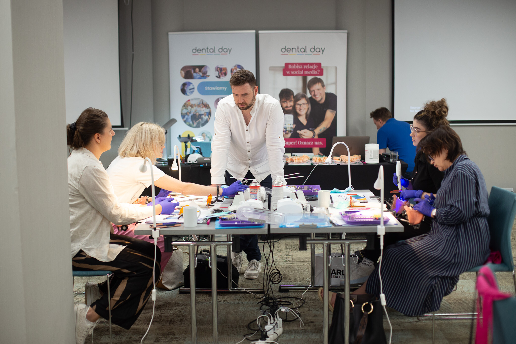 Karol Babiński podczas kursu dla dentystów Dental Day