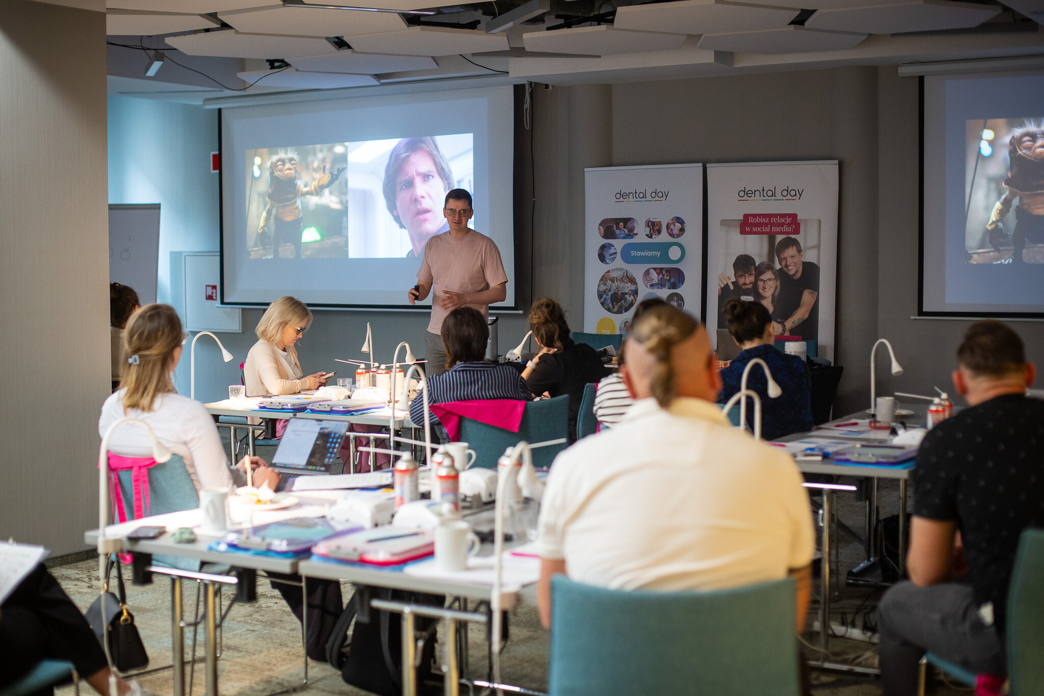 lek. dent. Bartłomiej Załęski podczas wykładu z kompleksowego planowania leczenia