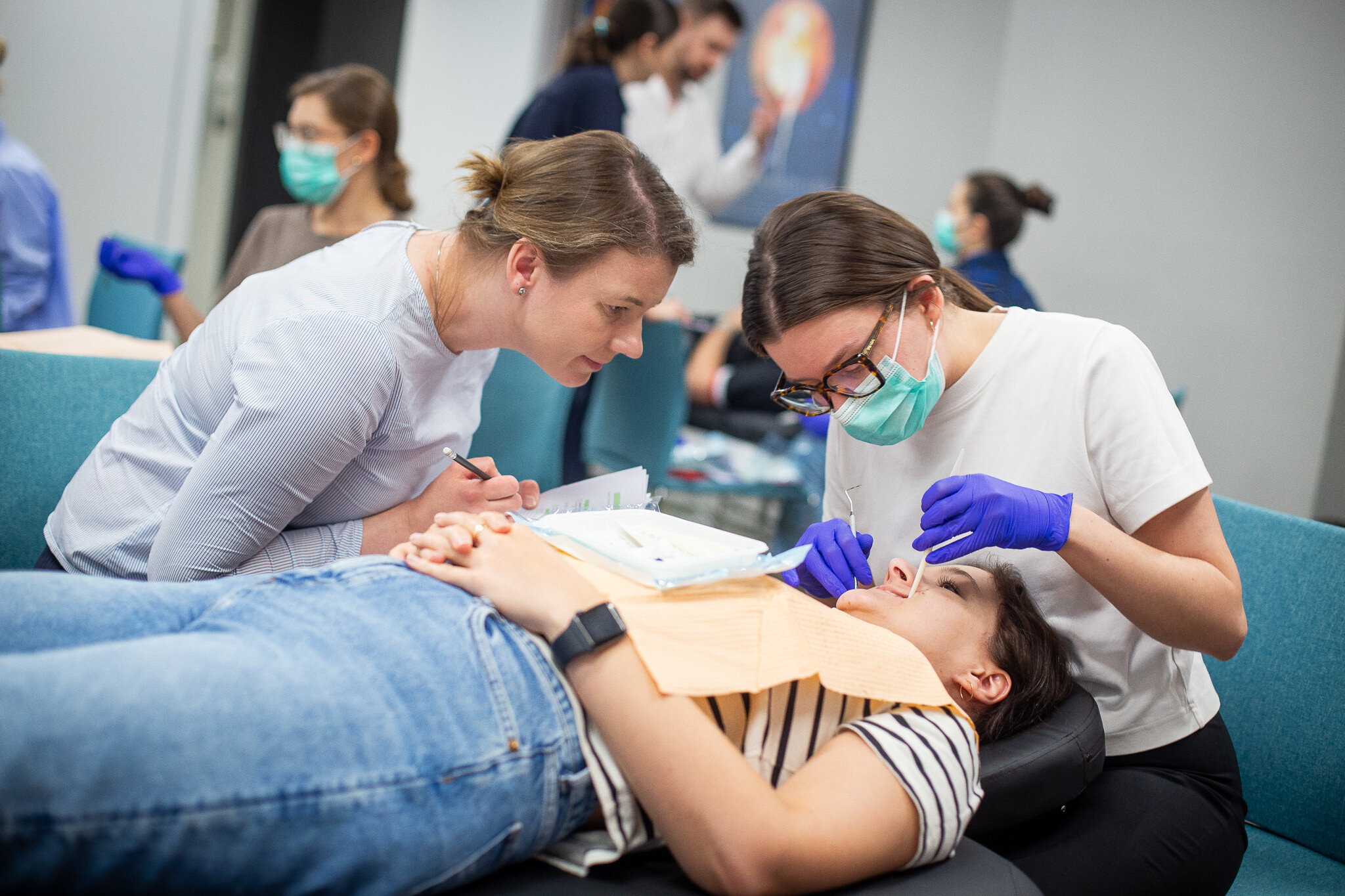Badanie stawu skroniowo-żuchwowego podczas szkolenia z planowania leczenia kompleksowego