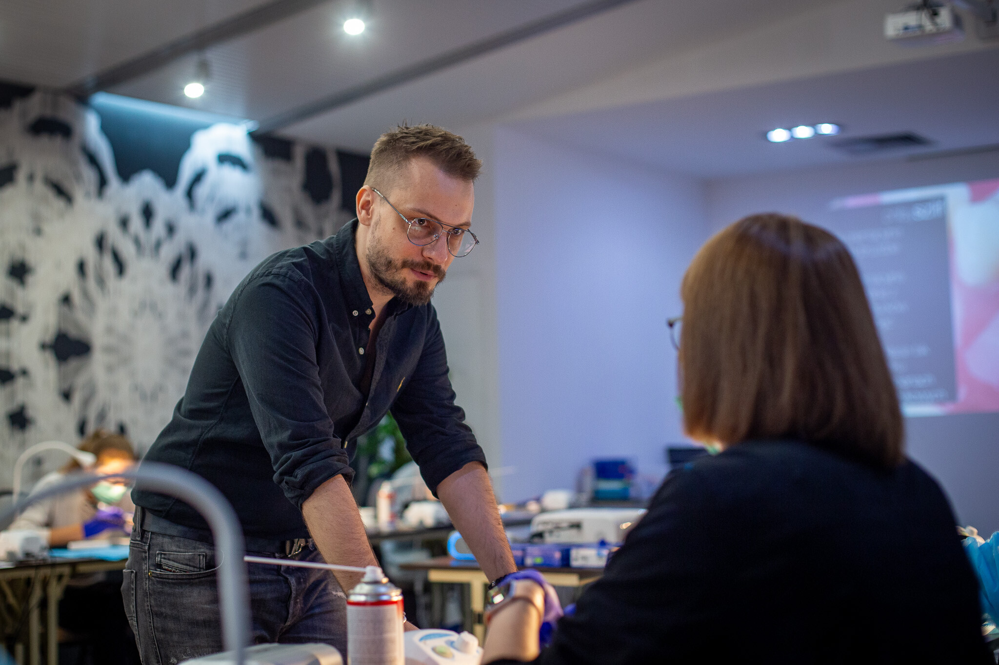 Lek. dent. Marcin Krupiński i uczestnicy kursu z onlay