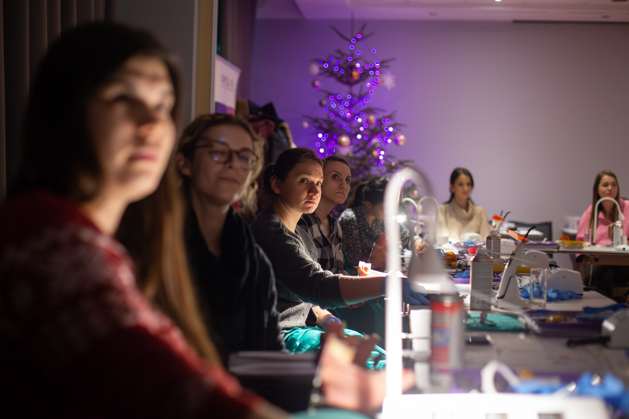 Kursanci podczas wykładu z traumatologii zębów